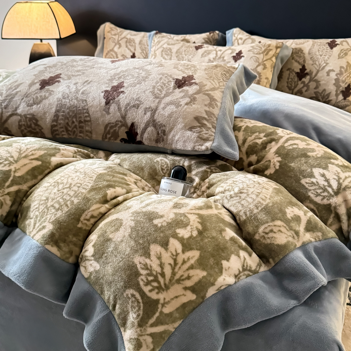 91家纺网 家纺一手货源 找家纺 （总）KA家纺 2025新款秋冬轻奢高克重双拼角牛奶绒四件套