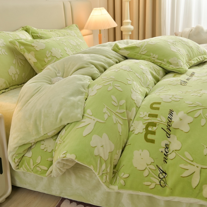 畅畅家纺 2025新款亲肤舒适冬季保暖8斤重牛奶绒6D雕花绒床单四件套 花霏