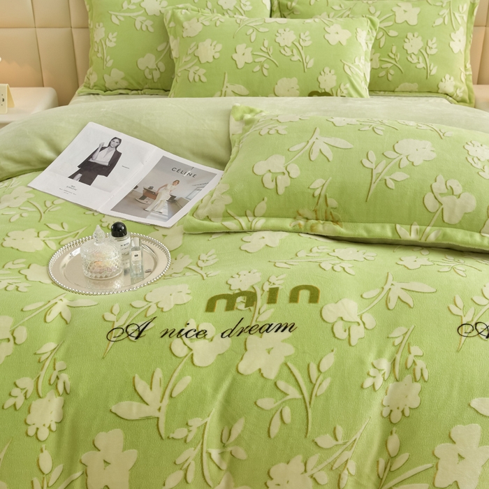 91家纺网 家纺一手货源 找家纺 畅畅家纺 2025新款亲肤舒适冬季保暖8斤重牛奶绒6D雕花绒床单四件套 花霏