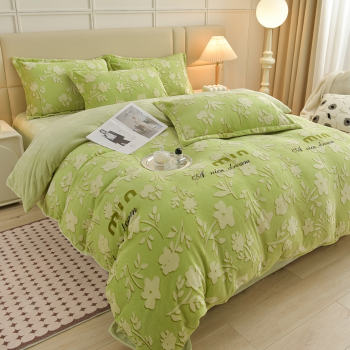 91家纺网 家纺一手货源 找家纺 畅畅家纺 2025新款亲肤舒适冬季保暖8斤重牛奶绒6D雕花绒床单四件套 花霏