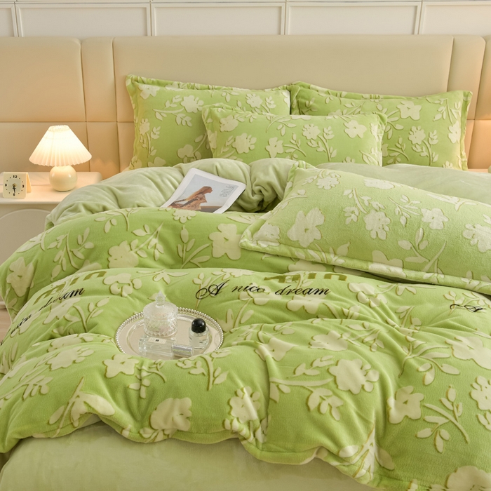 91家纺网 家纺一手货源 找家纺 畅畅家纺 2025新款亲肤舒适冬季保暖8斤重牛奶绒6D雕花绒床单四件套 花霏