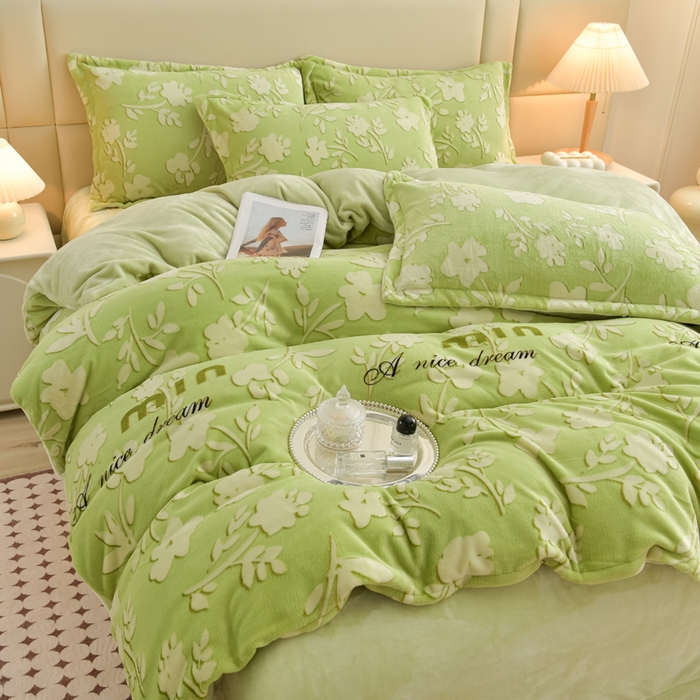 91家纺网 家纺一手货源 找家纺 畅畅家纺 2025新款亲肤舒适冬季保暖8斤重牛奶绒6D雕花绒床单四件套 花霏