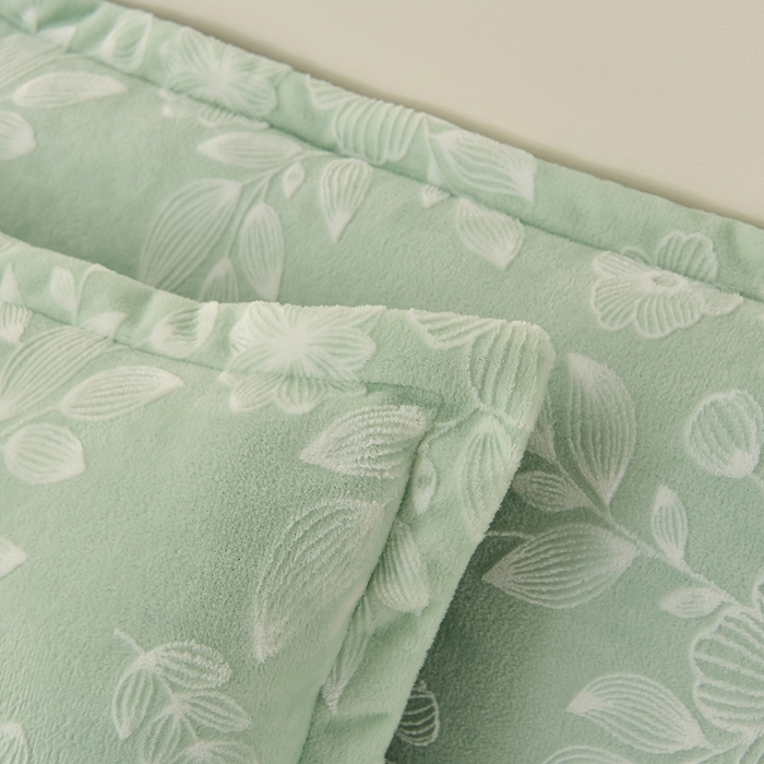 91家纺网 家纺一手货源 找家纺 畅畅家纺 2025新款亲肤舒适冬季保暖8斤重牛奶绒6D雕花绒床单四件套 花甜蜜意-绿