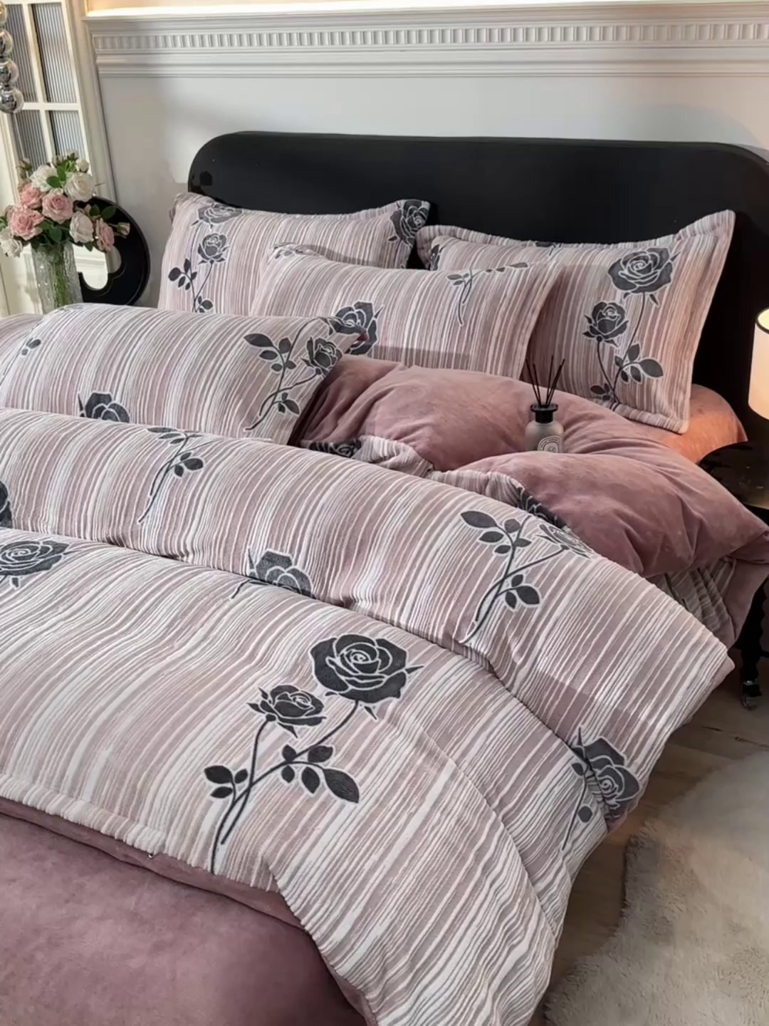 91家纺网 家纺一手货源 找家纺 畅畅家纺 2025新款亲肤舒适冬季保暖8斤重牛奶绒6D雕花绒床单四件套 玫瑰-粉