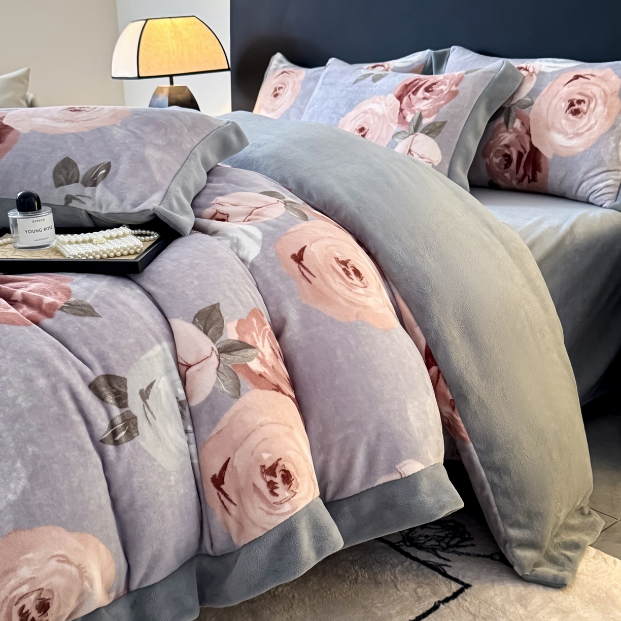 91家纺网 家纺一手货源 找家纺 KA家纺 2025新款秋冬轻奢高克重双拼角牛奶绒四件套 繁花似锦