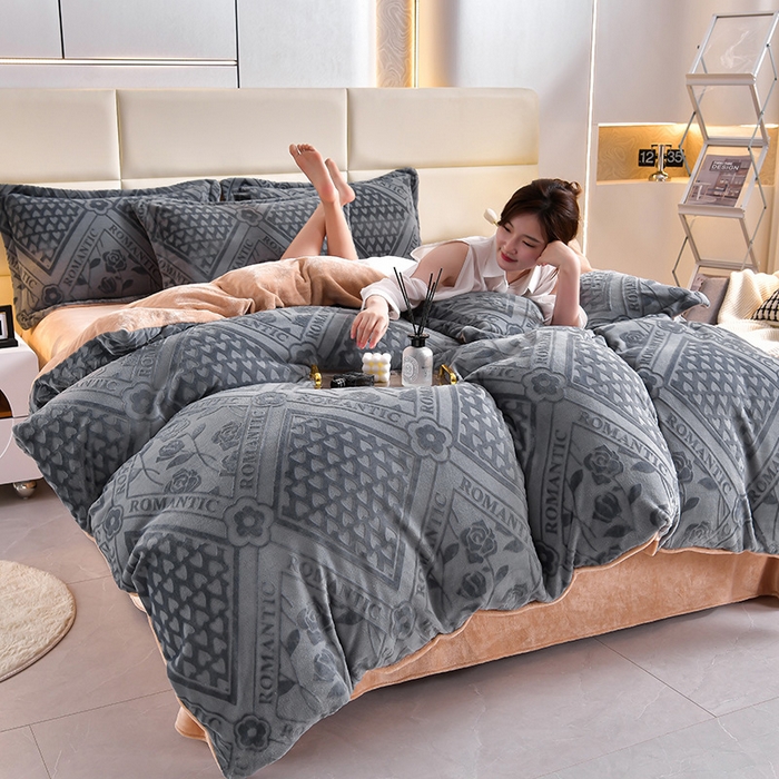 91家纺网 家纺一手货源 找家纺 畅畅家纺 2025新款亲肤舒适冬季保暖8斤重牛奶绒6D雕花绒床单四件套 欧式风情-灰