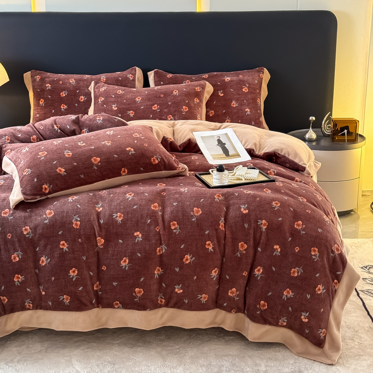 91家纺网 家纺一手货源 找家纺 KA家纺 2025新款秋冬轻奢高克重双拼角牛奶绒四件套 复古粉黛