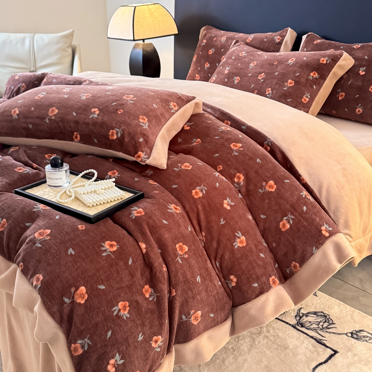 91家纺网 家纺一手货源 找家纺 KA家纺 2025新款秋冬轻奢高克重双拼角牛奶绒四件套 复古粉黛