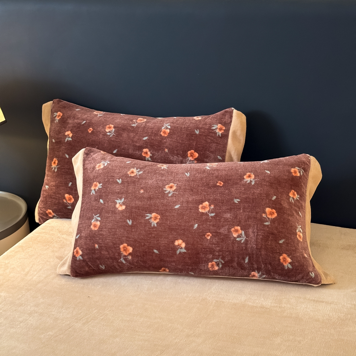 91家纺网 家纺一手货源 找家纺 KA家纺 2025新款秋冬轻奢高克重双拼角牛奶绒四件套 复古粉黛