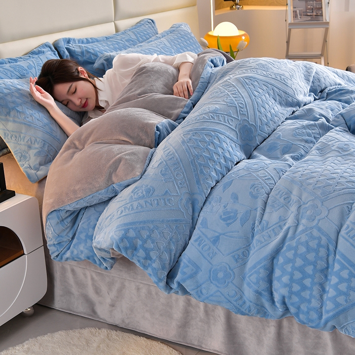 畅畅家纺 2025新款亲肤舒适冬季保暖8斤重牛奶绒6D雕花绒床单四件套 欧式风情-蓝+灰