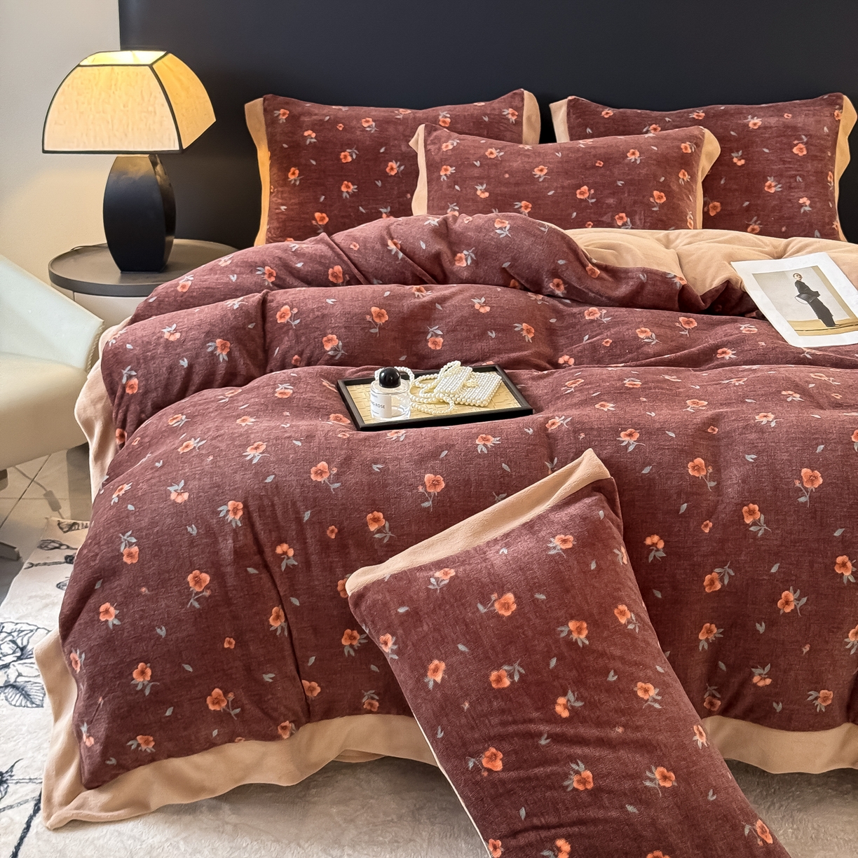 91家纺网 家纺一手货源 找家纺 KA家纺 2025新款秋冬轻奢高克重双拼角牛奶绒四件套 复古粉黛