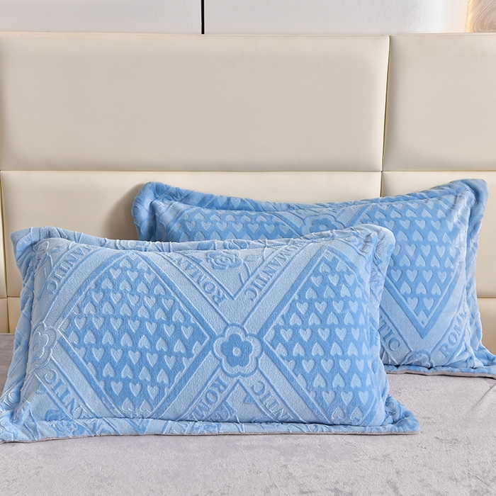 91家纺网 家纺一手货源 找家纺 畅畅家纺 2025新款亲肤舒适冬季保暖8斤重牛奶绒6D雕花绒床单四件套 欧式风情-蓝+灰