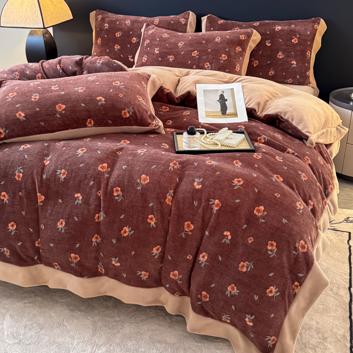 91家纺网 家纺一手货源 找家纺 KA家纺 2025新款秋冬轻奢高克重双拼角牛奶绒四件套 复古粉黛