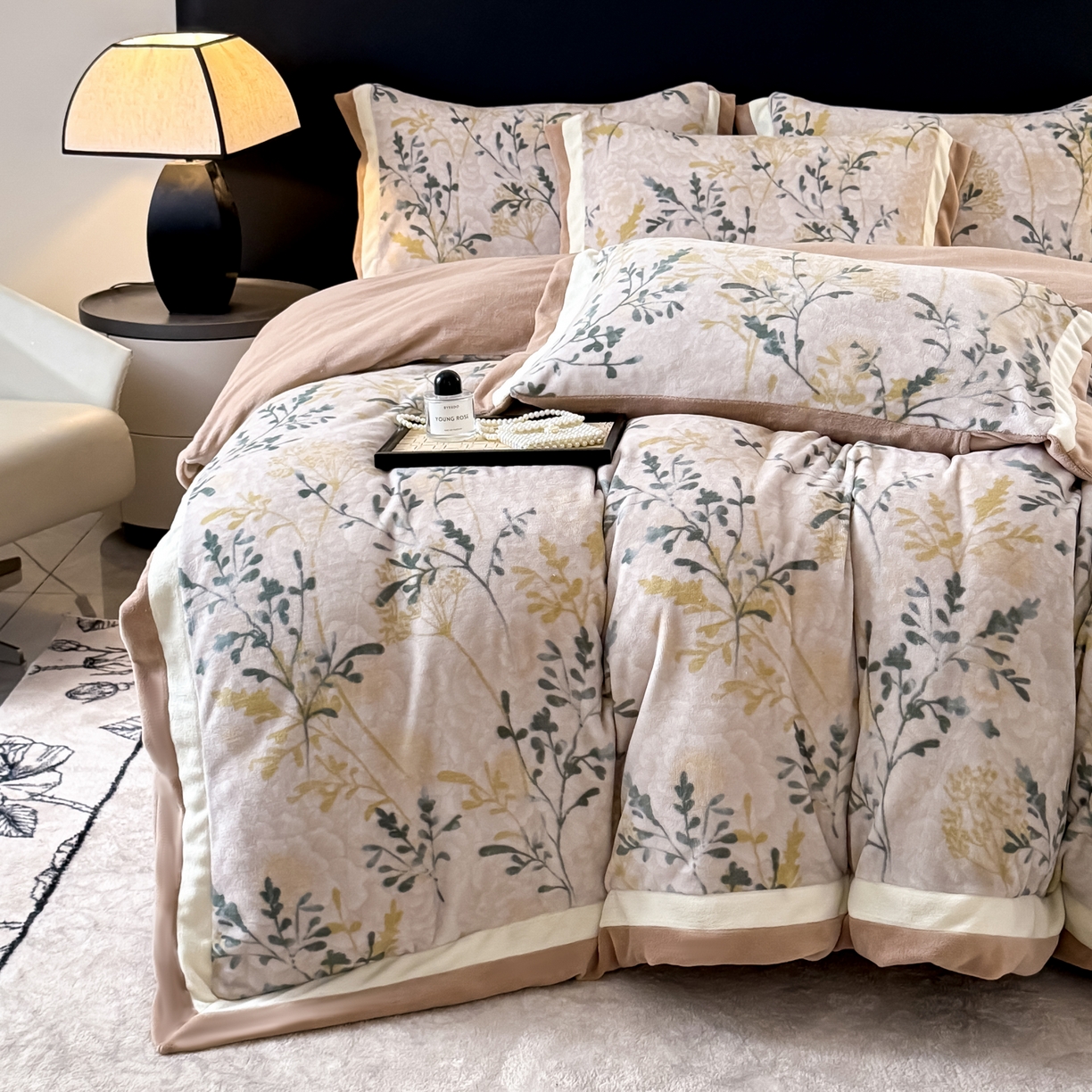 91家纺网 家纺一手货源 找家纺 KA家纺 2025新款秋冬轻奢高克重双拼角牛奶绒四件套 鎏金岁月