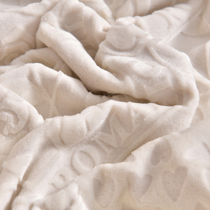91家纺网 家纺一手货源 找家纺 畅畅家纺 2025新款亲肤舒适冬季保暖8斤重牛奶绒6D雕花绒床单四件套 欧式风情-奶白