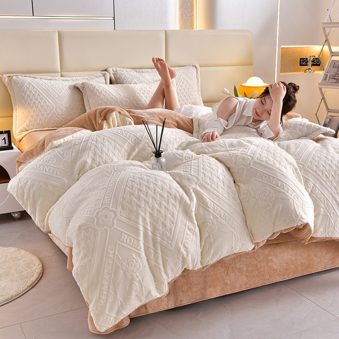 91家纺网 家纺一手货源 找家纺 畅畅家纺 2025新款亲肤舒适冬季保暖8斤重牛奶绒6D雕花绒床单四件套 欧式风情-奶白