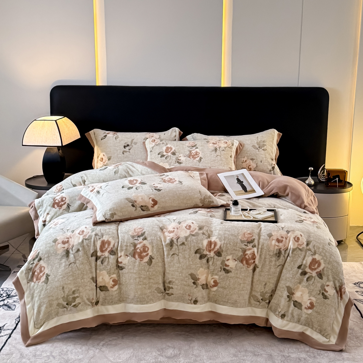 91家纺网 家纺一手货源 找家纺 KA家纺 2025新款秋冬轻奢高克重双拼角牛奶绒四件套 木棉花