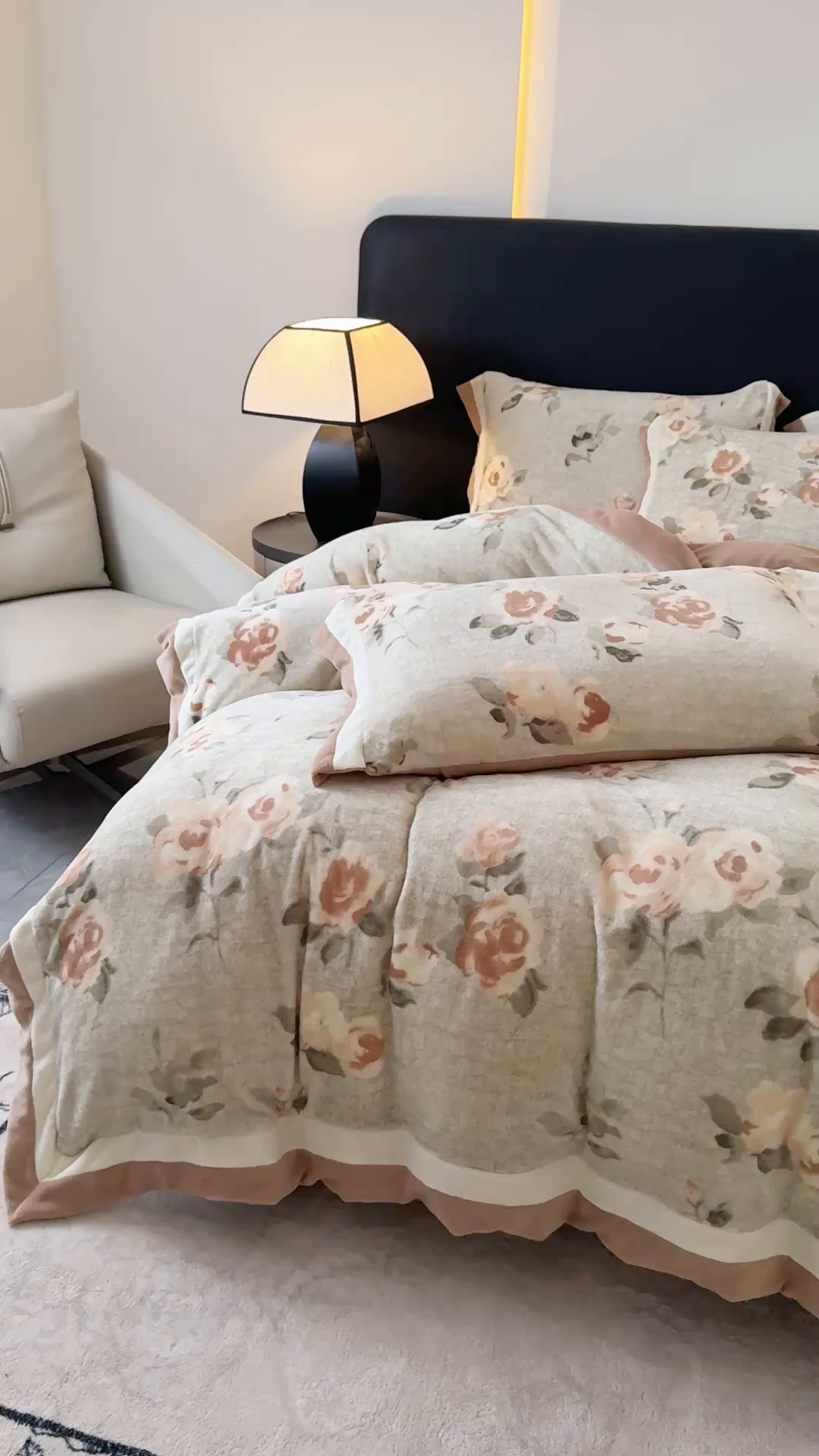 91家纺网 家纺一手货源 找家纺 KA家纺 2025新款秋冬轻奢高克重双拼角牛奶绒四件套 木棉花