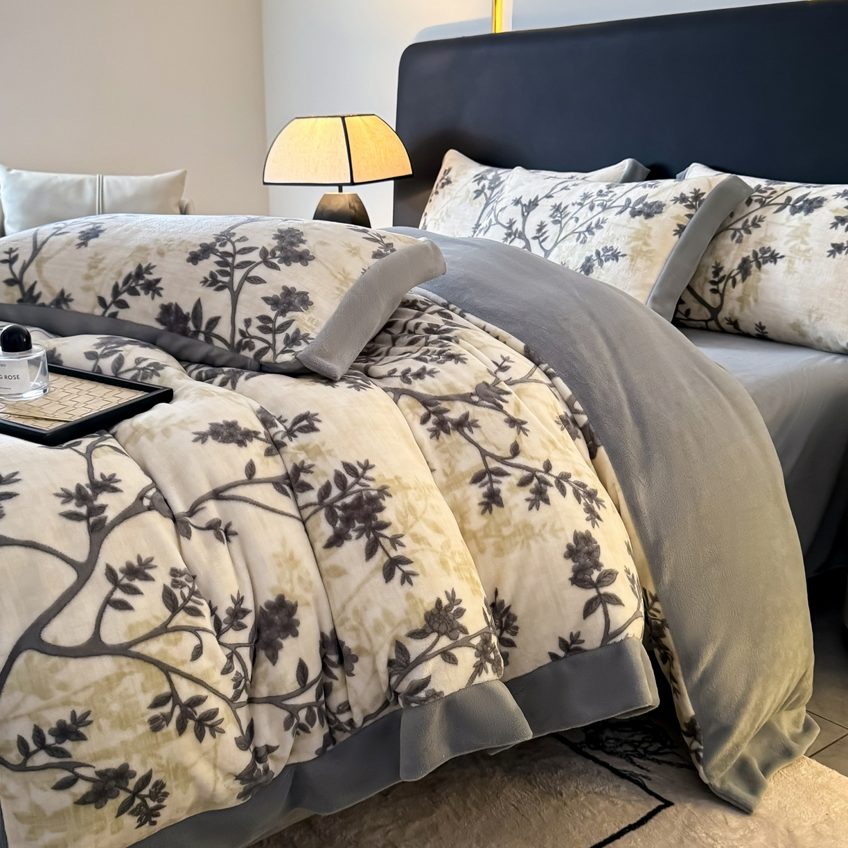 91家纺网 家纺一手货源 找家纺 KA家纺 2025新款秋冬轻奢高克重双拼角牛奶绒四件套 山奈