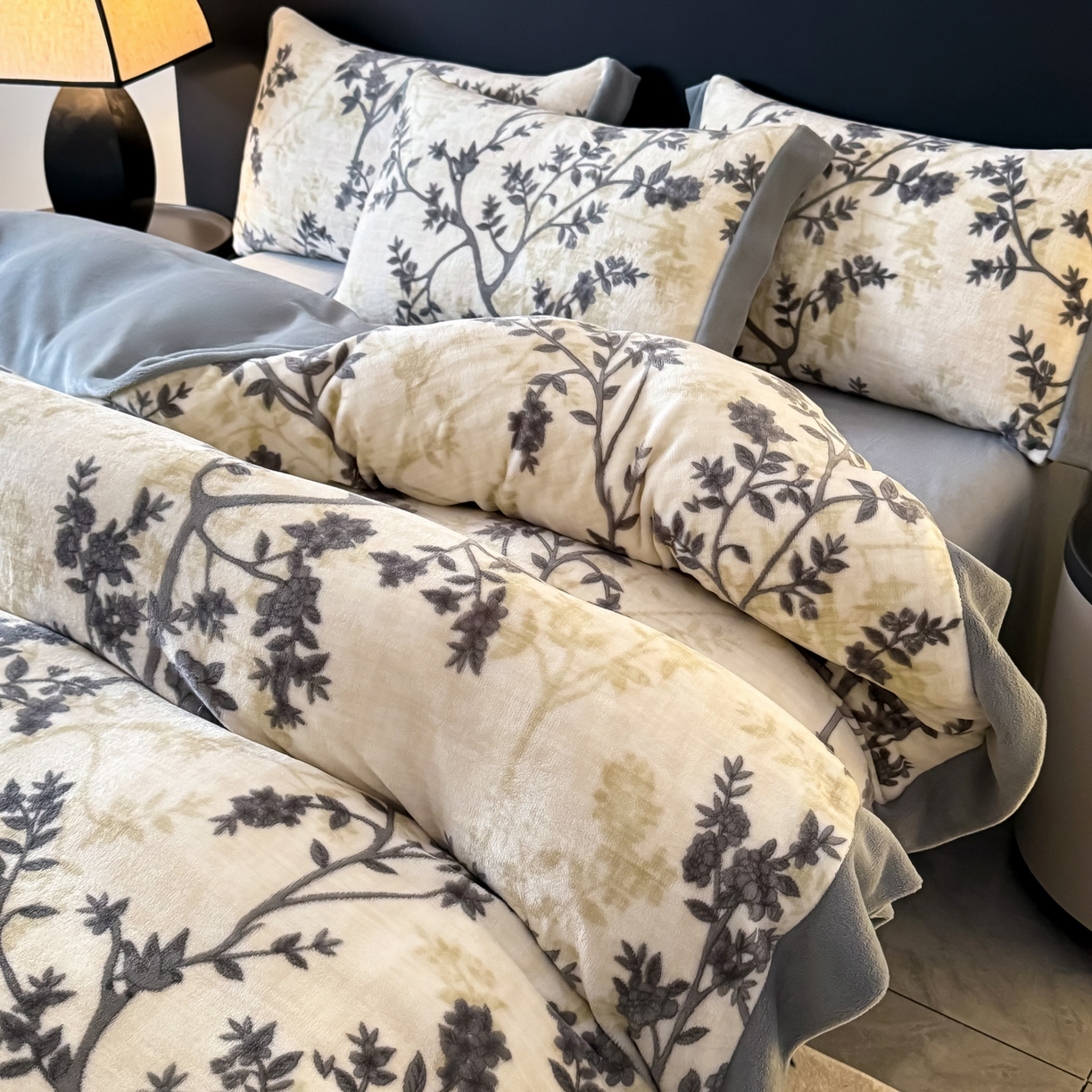 91家纺网 家纺一手货源 找家纺 KA家纺 2025新款秋冬轻奢高克重双拼角牛奶绒四件套 山奈