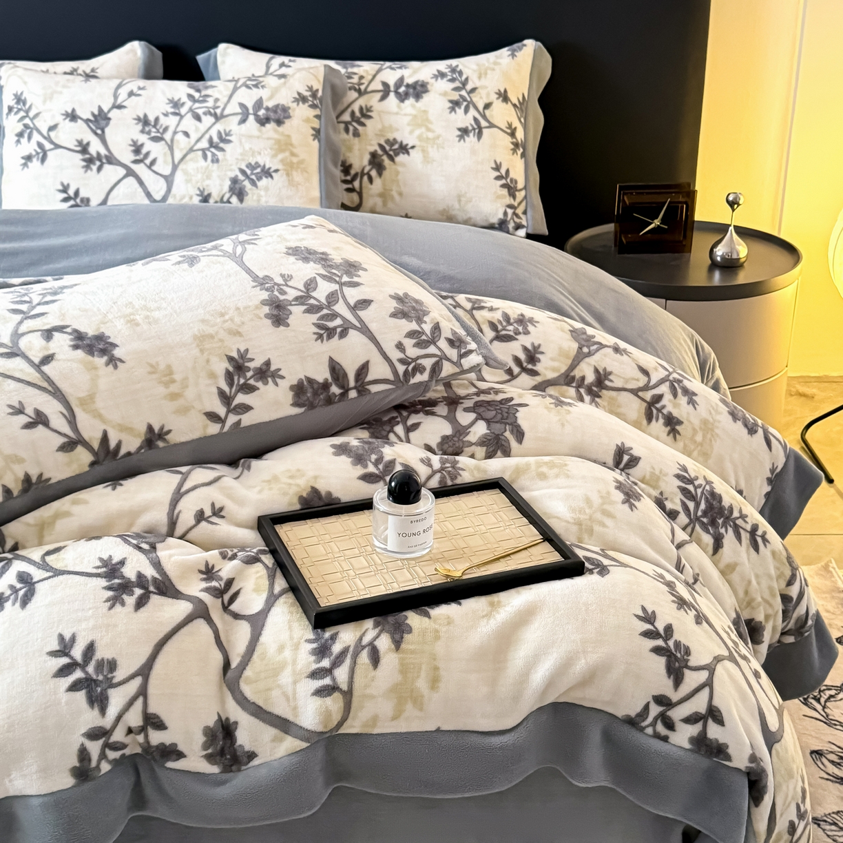 91家纺网 家纺一手货源 找家纺 KA家纺 2025新款秋冬轻奢高克重双拼角牛奶绒四件套 山奈