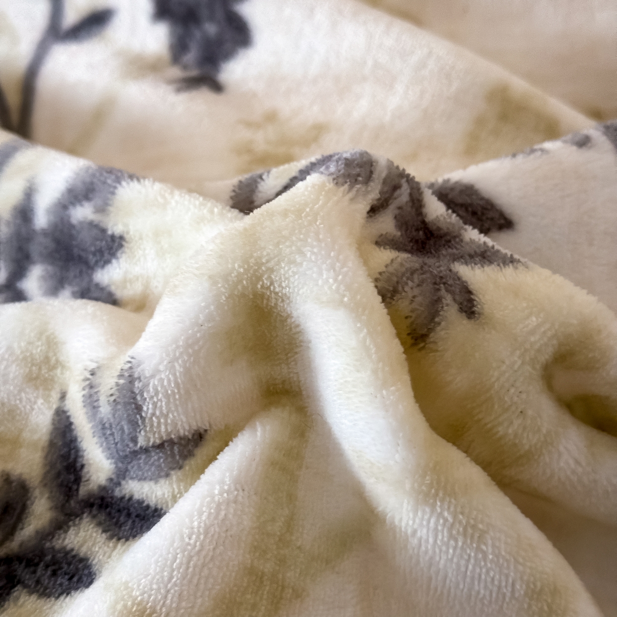 91家纺网 家纺一手货源 找家纺 KA家纺 2025新款秋冬轻奢高克重双拼角牛奶绒四件套 山奈