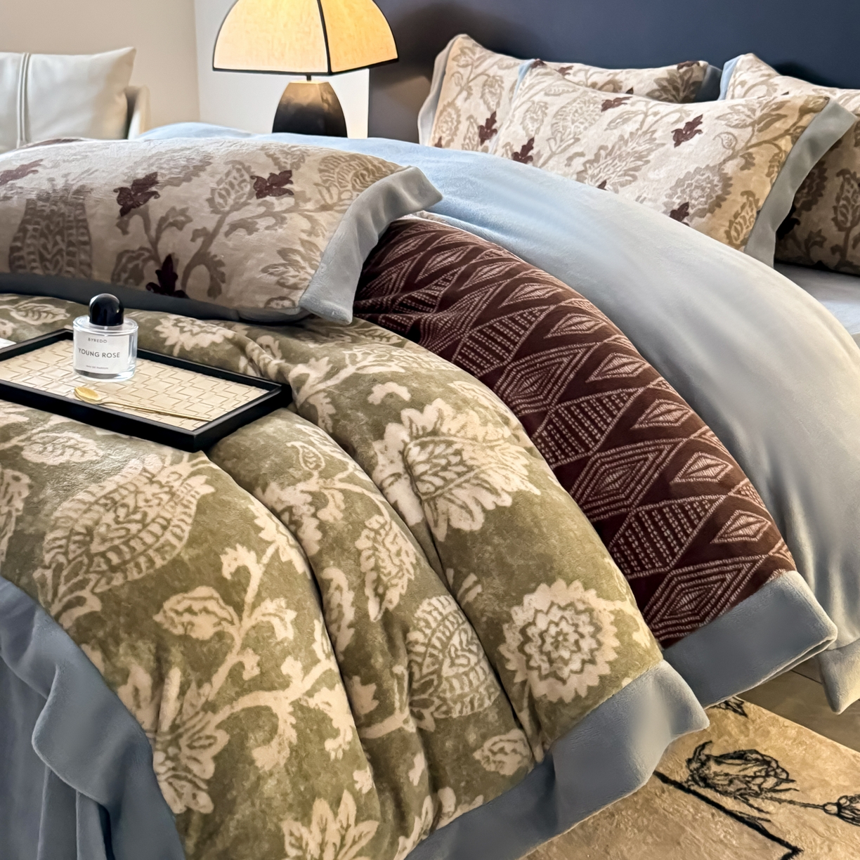 91家纺网 家纺一手货源 找家纺 KA家纺 2025新款秋冬轻奢高克重双拼角牛奶绒四件套 优雅生活