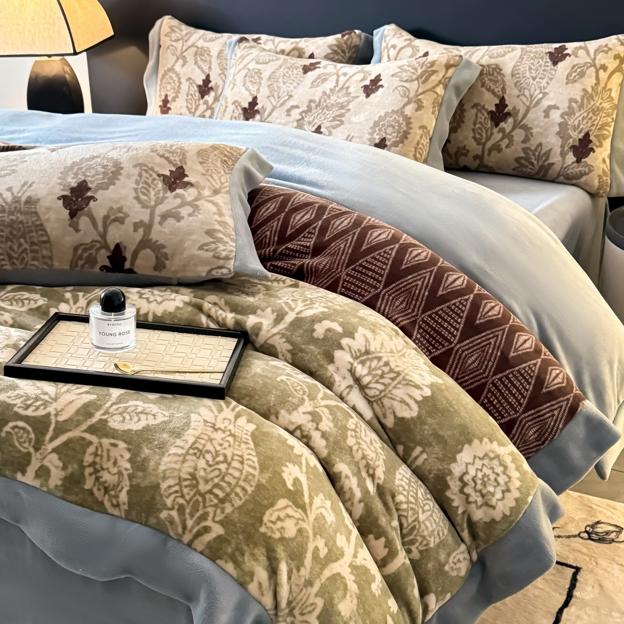 91家纺网 家纺一手货源 找家纺 KA家纺 2025新款秋冬轻奢高克重双拼角牛奶绒四件套 优雅生活