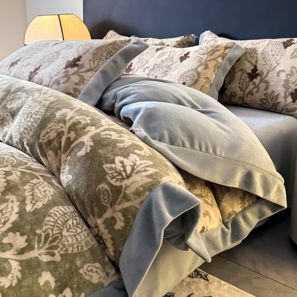 91家纺网 家纺一手货源 找家纺 KA家纺 2025新款秋冬轻奢高克重双拼角牛奶绒四件套 优雅生活