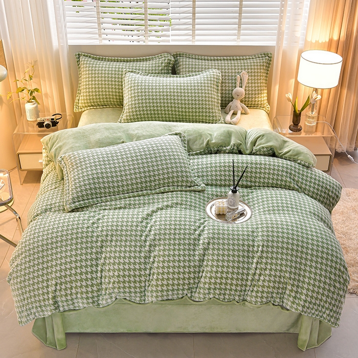 91家纺网 家纺一手货源 找家纺 畅畅家纺 2025新款亲肤舒适冬季保暖8斤重牛奶绒6D雕花绒床单四件套 千鸟格-绿