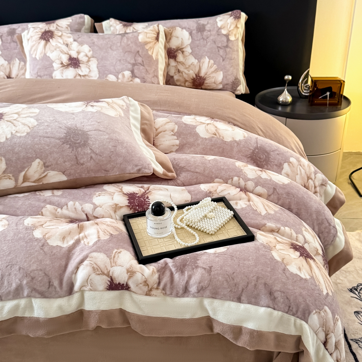 91家纺网 家纺一手货源 找家纺 KA家纺 2025新款秋冬轻奢高克重双拼角牛奶绒四件套 虞美人