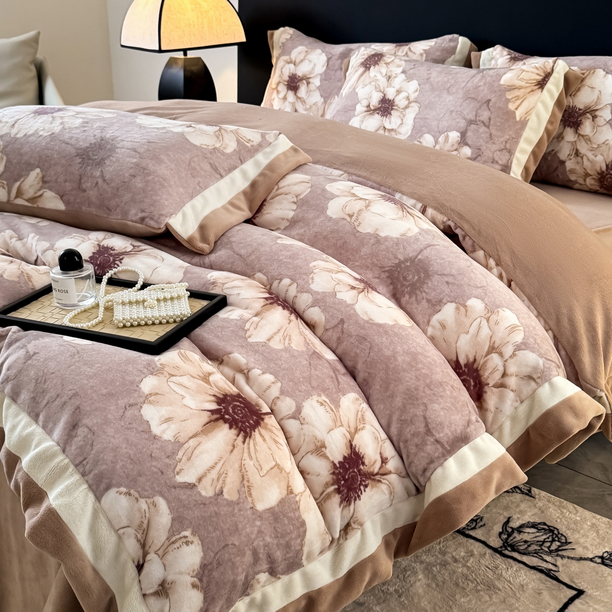 91家纺网 家纺一手货源 找家纺 KA家纺 2025新款秋冬轻奢高克重双拼角牛奶绒四件套 虞美人