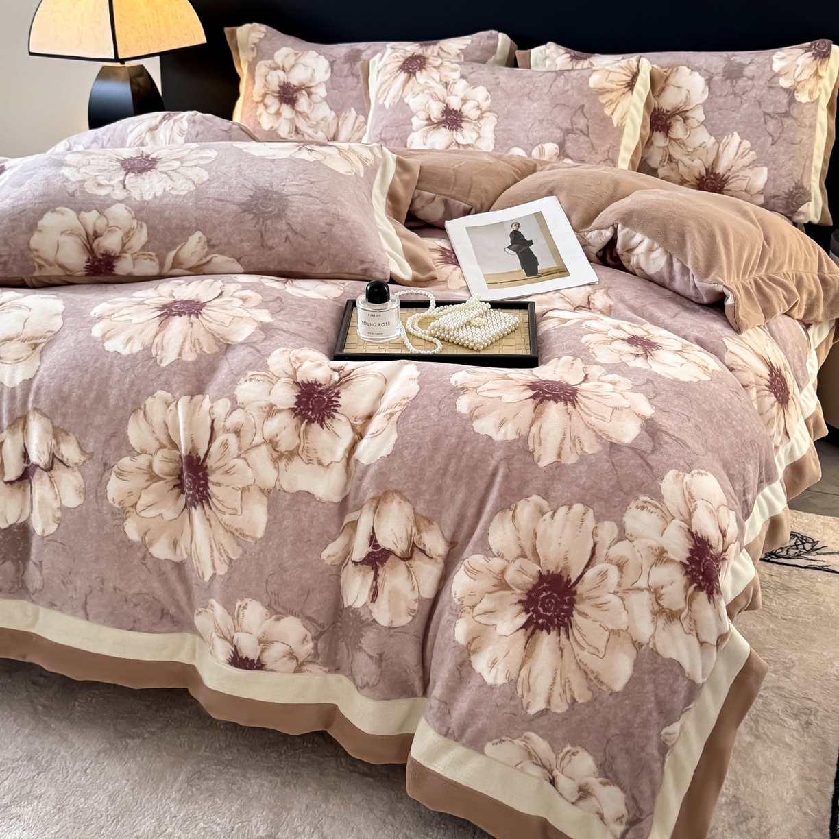 91家纺网 家纺一手货源 找家纺 KA家纺 2025新款秋冬轻奢高克重双拼角牛奶绒四件套 虞美人