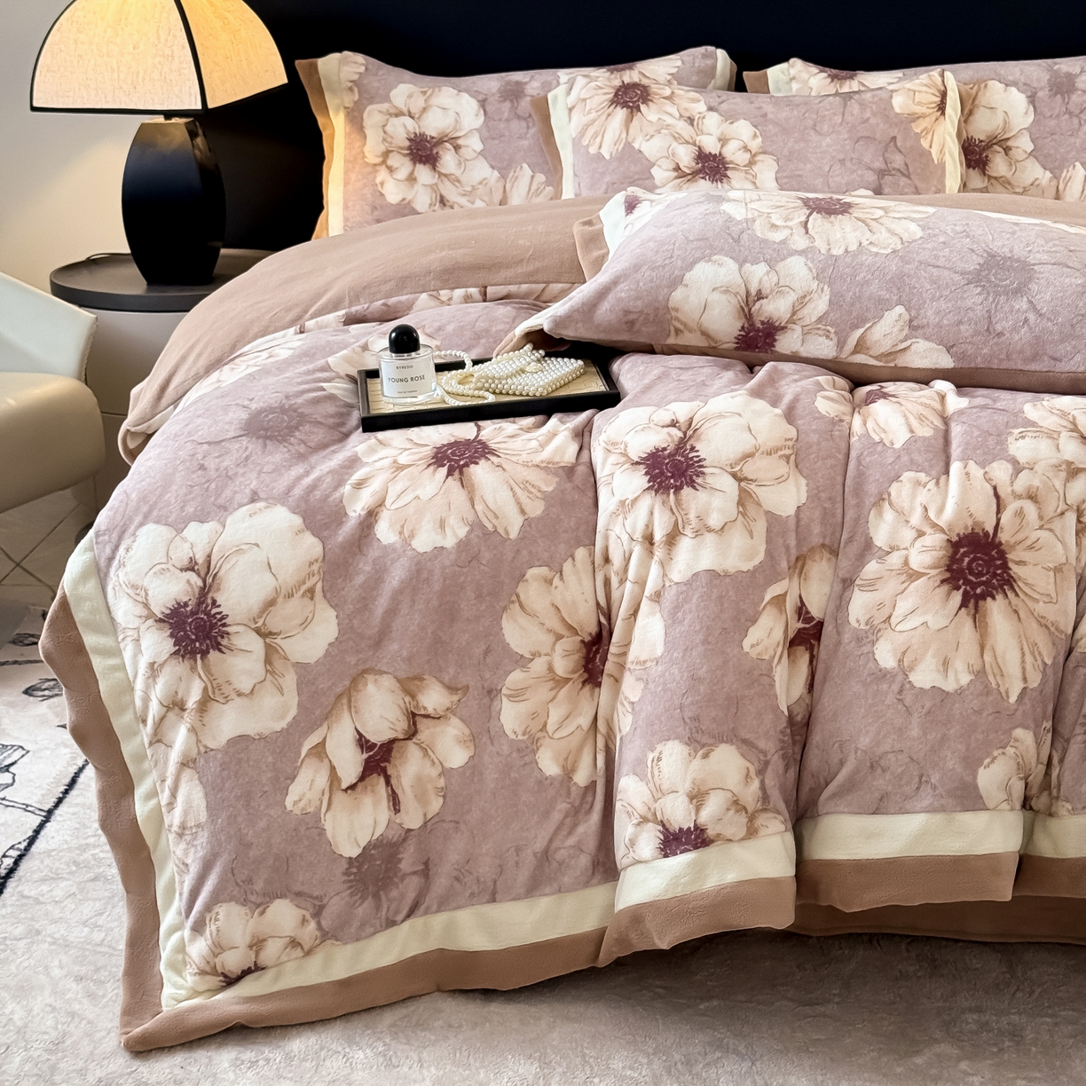 91家纺网 家纺一手货源 找家纺 KA家纺 2025新款秋冬轻奢高克重双拼角牛奶绒四件套 虞美人