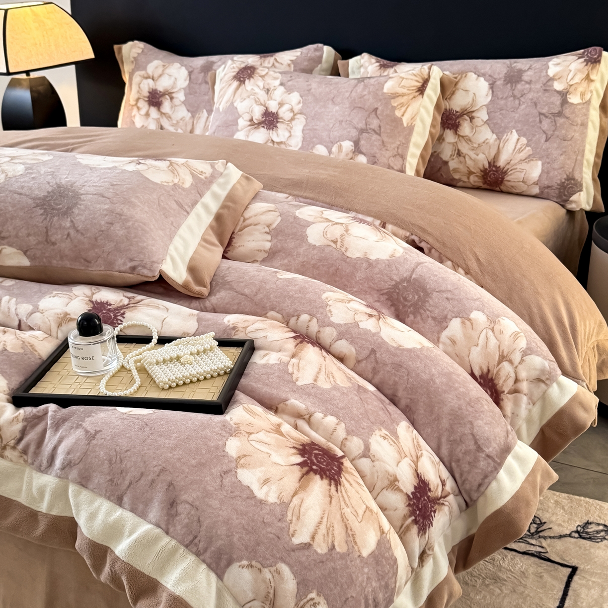 91家纺网 家纺一手货源 找家纺 KA家纺 2025新款秋冬轻奢高克重双拼角牛奶绒四件套 虞美人