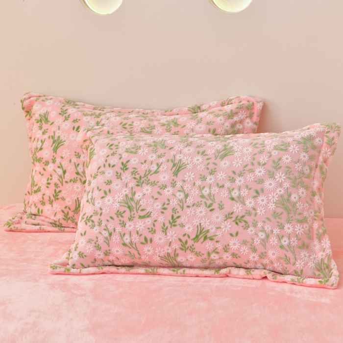 91家纺网 家纺一手货源 找家纺 畅畅家纺 2025新款亲肤舒适冬季保暖8斤重牛奶绒6D雕花绒床单四件套 小雏菊-粉