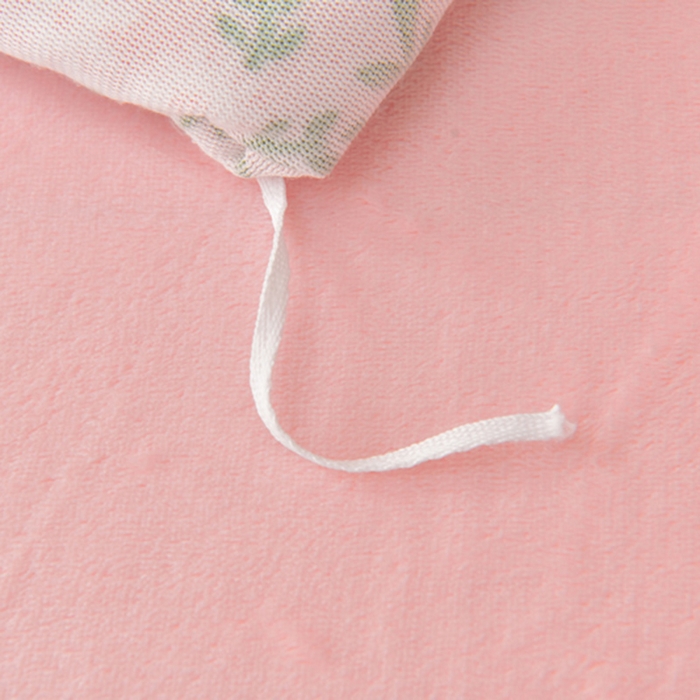 91家纺网 家纺一手货源 找家纺 畅畅家纺 2025新款亲肤舒适冬季保暖8斤重牛奶绒6D雕花绒床单四件套 小雏菊-粉