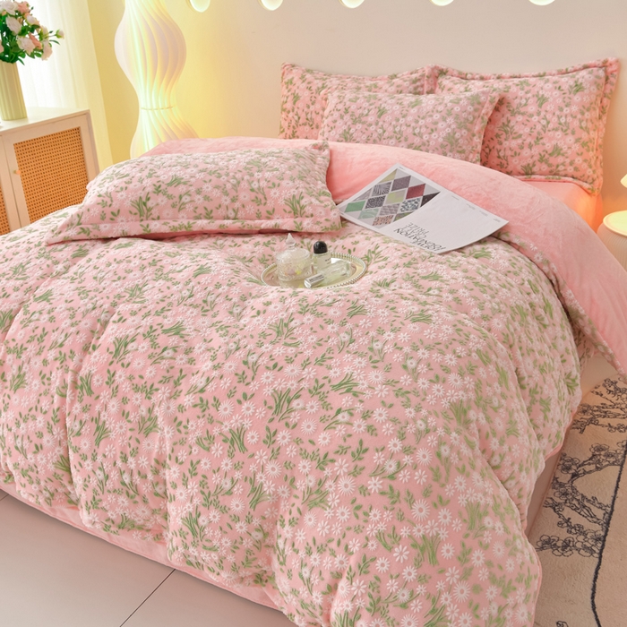 91家纺网 家纺一手货源 找家纺 畅畅家纺 2025新款亲肤舒适冬季保暖8斤重牛奶绒6D雕花绒床单四件套 小雏菊-粉