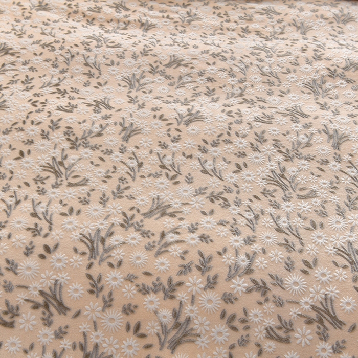 91家纺网 家纺一手货源 找家纺 畅畅家纺 2025新款亲肤舒适冬季保暖8斤重牛奶绒6D雕花绒床单四件套 小雏菊-黄