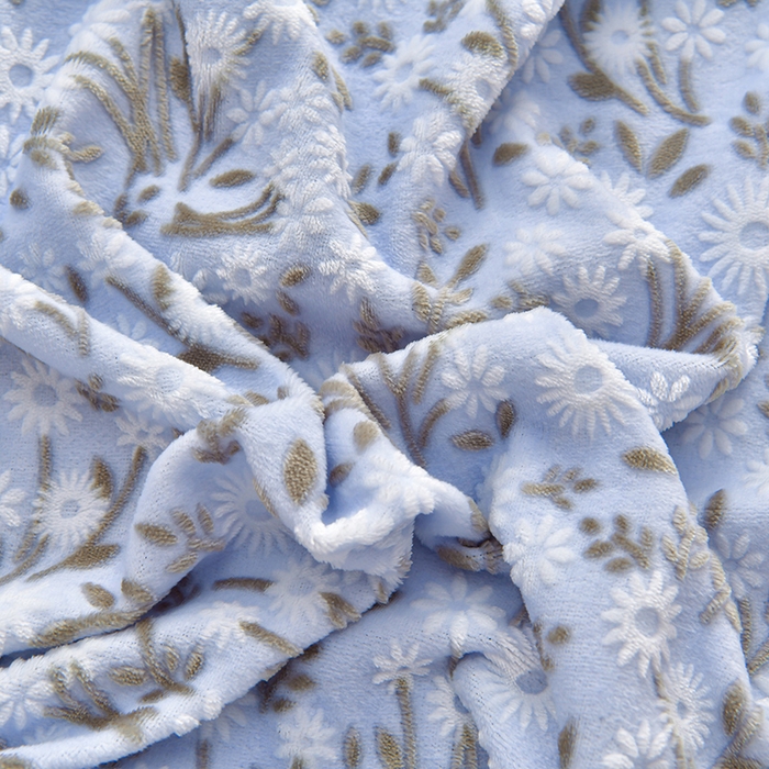 91家纺网 家纺一手货源 找家纺 畅畅家纺 2025新款亲肤舒适冬季保暖8斤重牛奶绒6D雕花绒床单四件套 小雏菊-浅蓝
