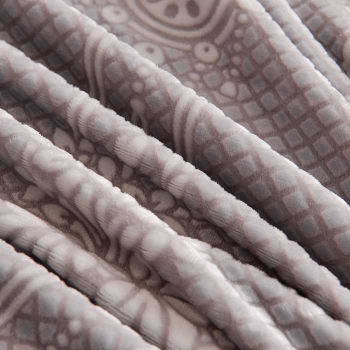 91家纺网 家纺一手货源 找家纺 畅畅家纺 2025新款亲肤舒适冬季保暖8斤重牛奶绒6D雕花绒床单四件套 小方格灰