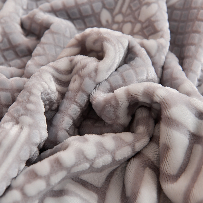 91家纺网 家纺一手货源 找家纺 畅畅家纺 2025新款亲肤舒适冬季保暖8斤重牛奶绒6D雕花绒床单四件套 小方格灰