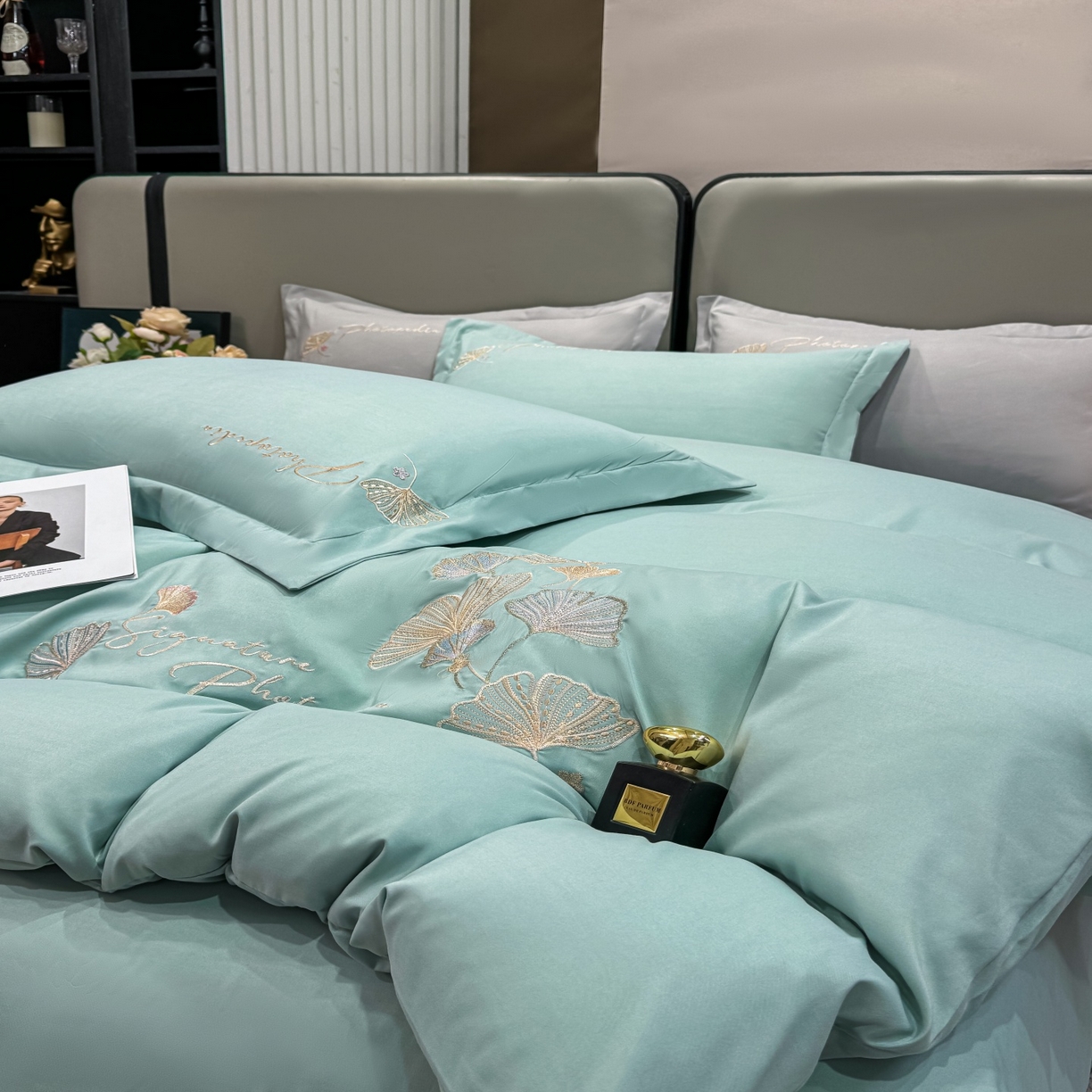 91家纺网 家纺一手货源 找家纺 悦织湾家纺 90克磨毛刺绣纯色四件套2025新款轻奢韩版公主风精致床上用品绣花亲肤水洗棉4件套 新银杏-湖蓝