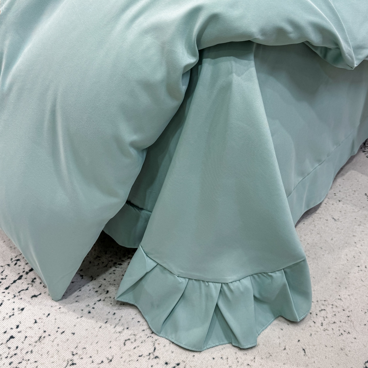 91家纺网 家纺一手货源 找家纺 悦织湾家纺 90克磨毛刺绣纯色四件套2025新款轻奢韩版公主风精致床上用品绣花亲肤水洗棉4件套 新银杏-湖蓝