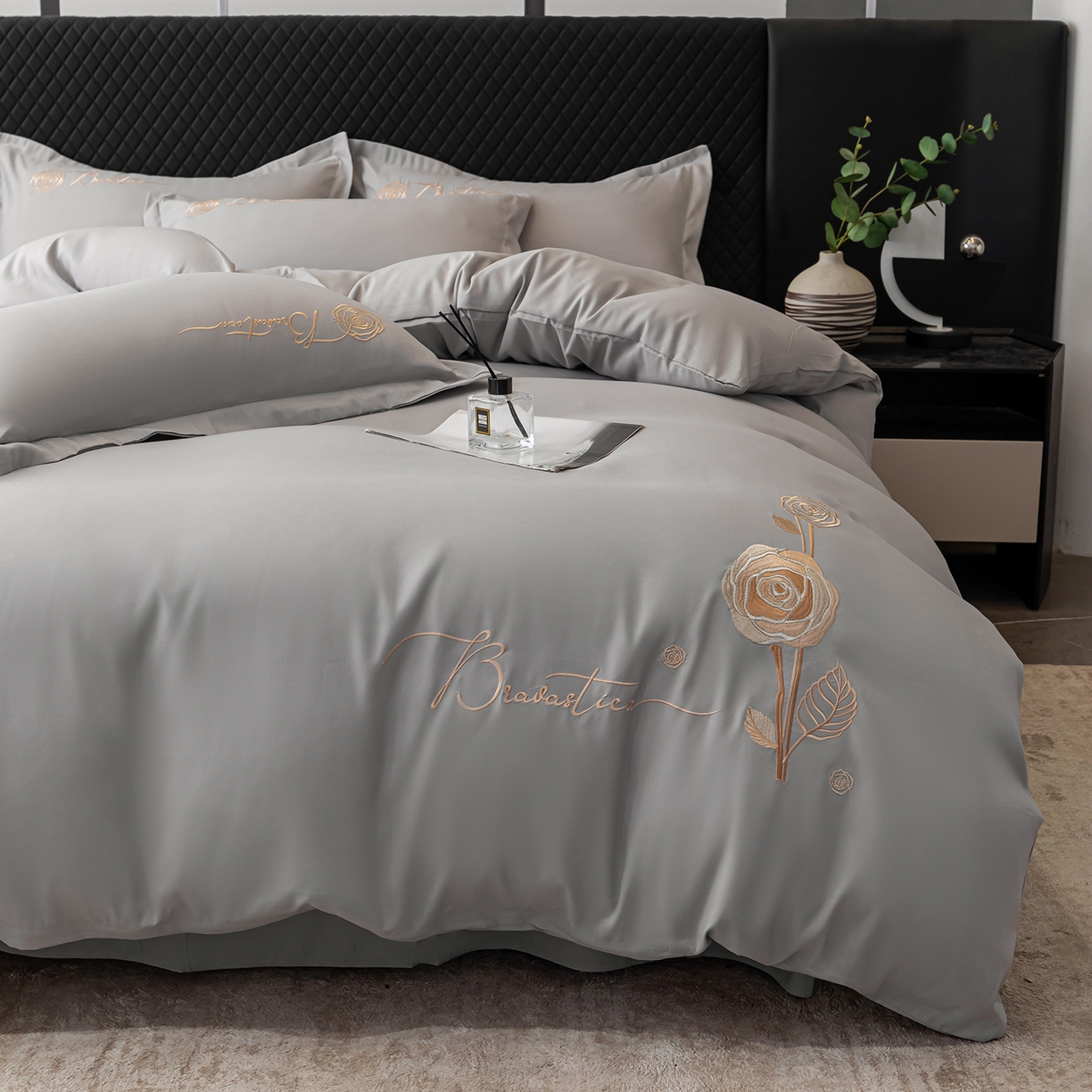 91家纺网 家纺一手货源 找家纺 悦织湾家纺 90克磨毛刺绣纯色四件套2025新款轻奢韩版公主风精致床上用品绣花亲肤水洗棉4件套 锐莎-浅灰