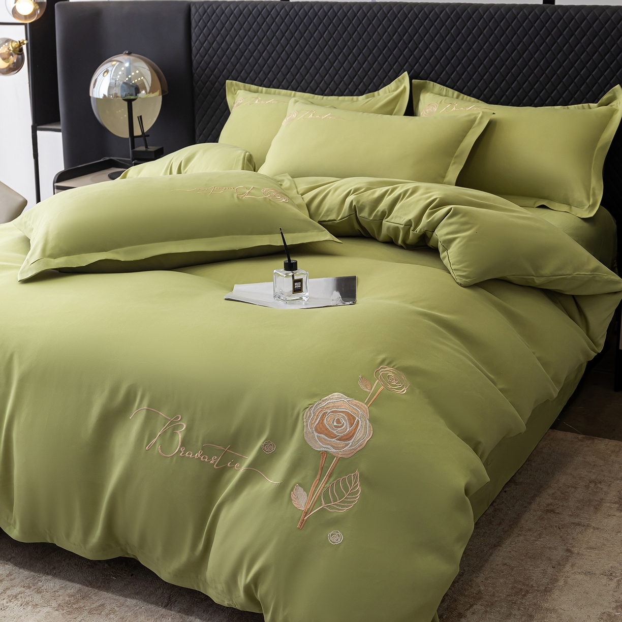 91家纺网 家纺一手货源 找家纺 悦织湾家纺 90克磨毛刺绣纯色四件套2025新款轻奢韩版公主风精致床上用品绣花亲肤水洗棉4件套 锐莎-果绿