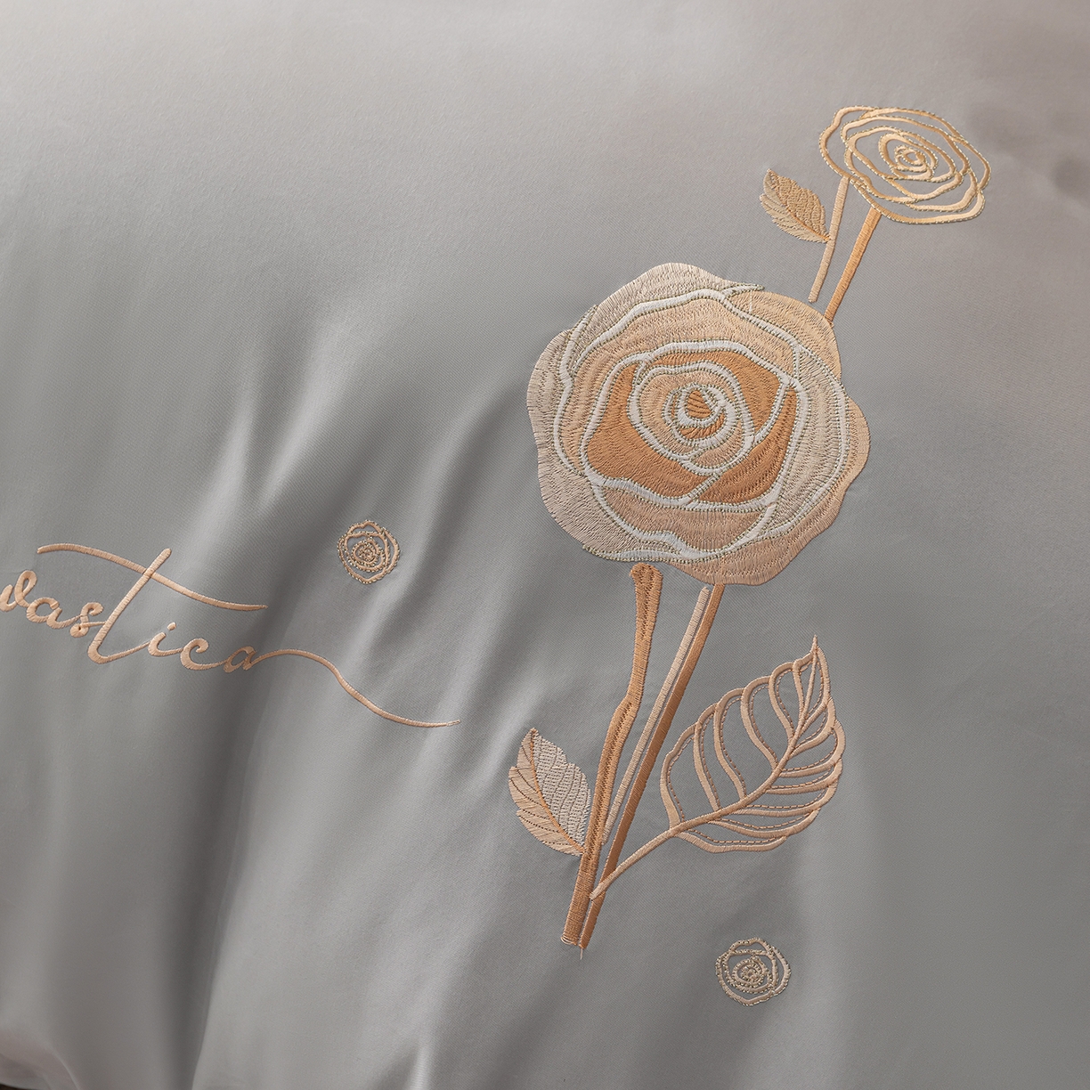 91家纺网 家纺一手货源 找家纺 悦织湾家纺 90克磨毛刺绣纯色四件套2025新款轻奢韩版公主风精致床上用品绣花亲肤水洗棉4件套 锐莎-浅灰