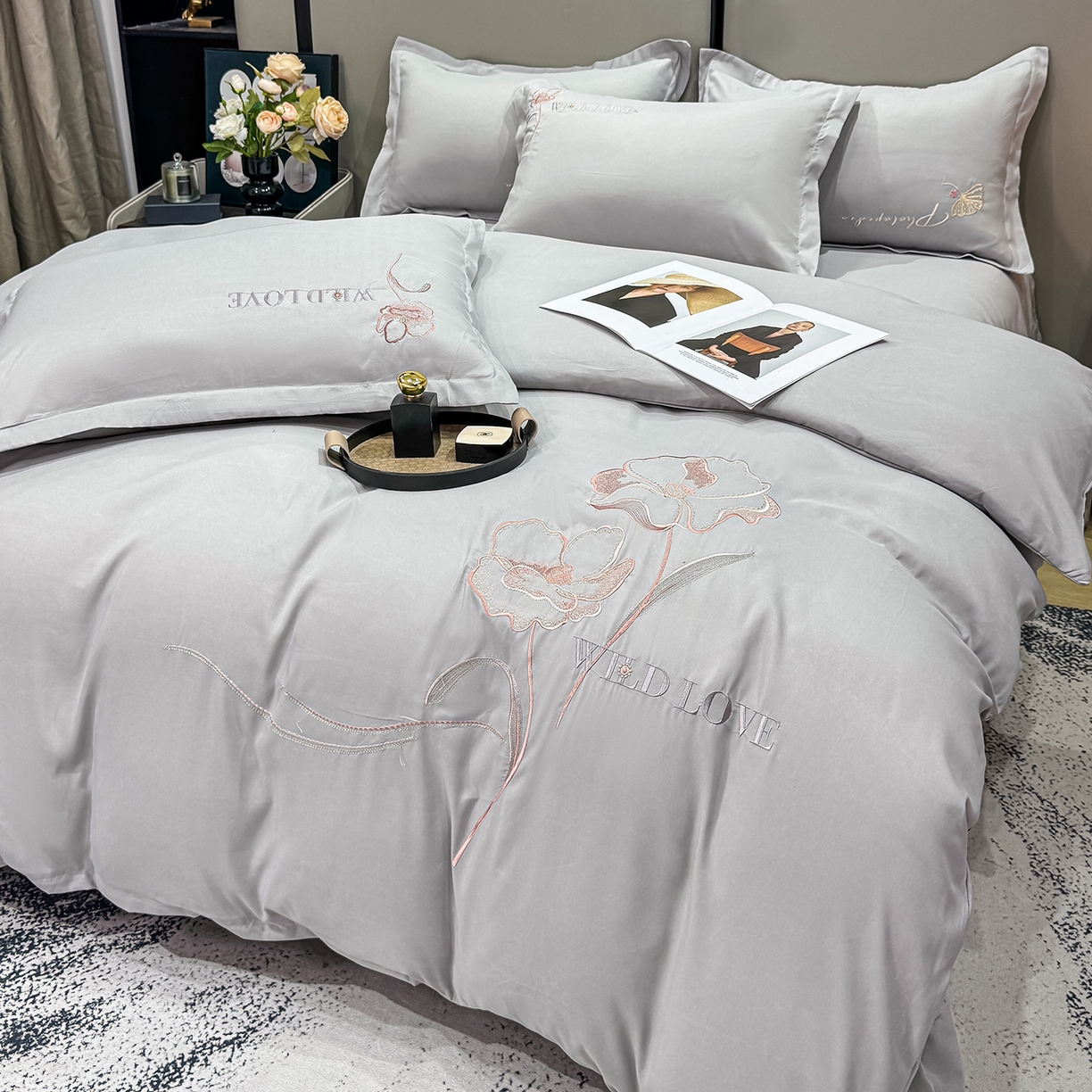 91家纺网 家纺一手货源 找家纺 悦织湾家纺 90克磨毛刺绣纯色四件套2025新款轻奢韩版公主风精致床上用品绣花亲肤水洗棉4件套 诗诺-浅灰