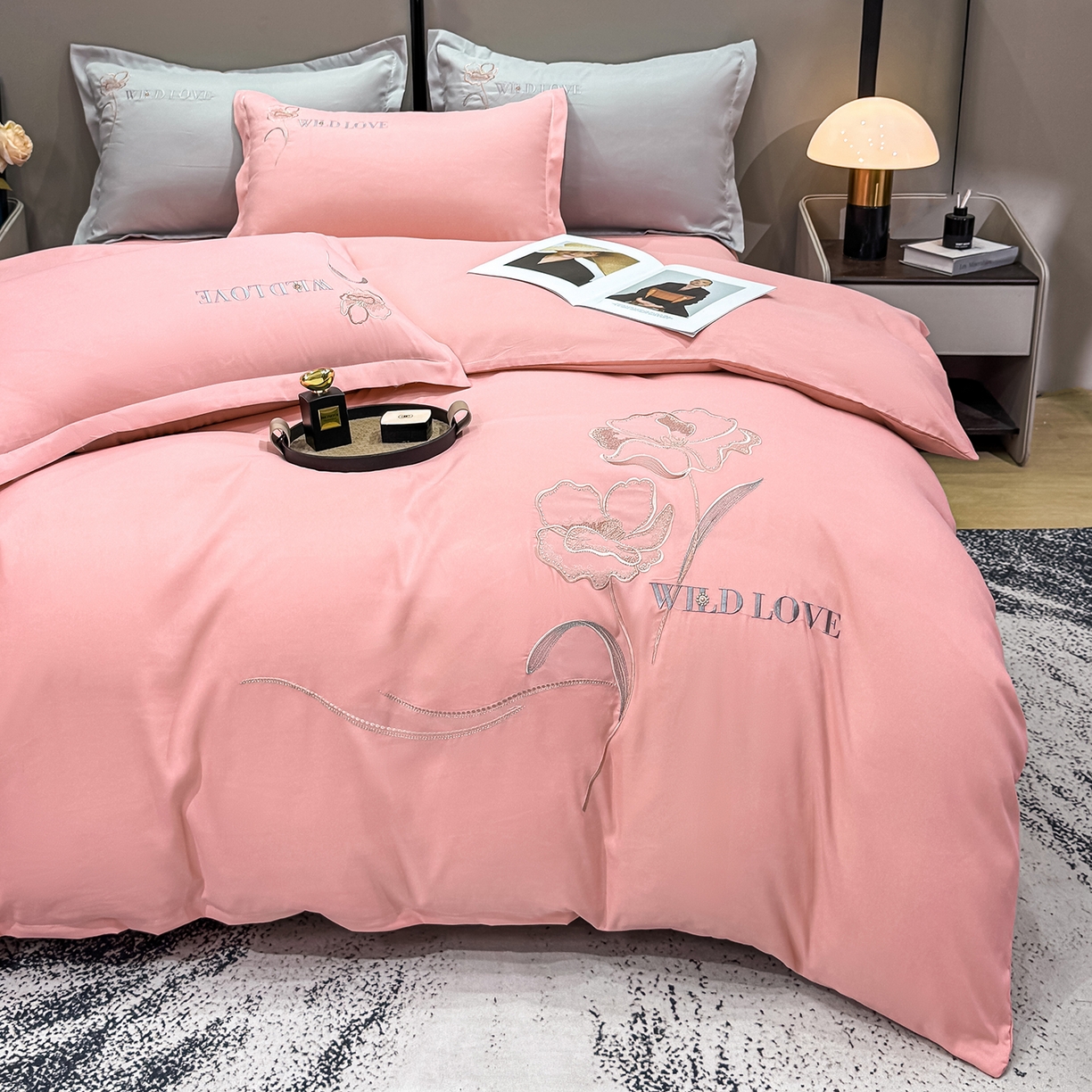 91家纺网 家纺一手货源 找家纺 悦织湾家纺 90克磨毛刺绣纯色四件套2025新款轻奢韩版公主风精致床上用品绣花亲肤水洗棉4件套 诗诺-玉色