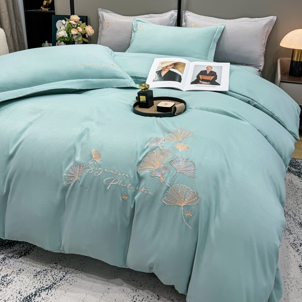 91家纺网 家纺一手货源 找家纺 悦织湾家纺 90克磨毛刺绣纯色四件套2025新款轻奢韩版公主风精致床上用品绣花亲肤水洗棉4件套 新银杏-湖蓝